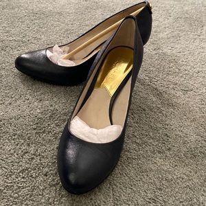 Michael kors excellent condition navy button embossed heels